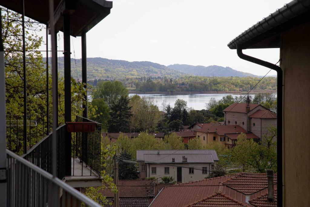 Vista Lago-Appartamento Funzionale Con Vista Varese Exteriör bild
