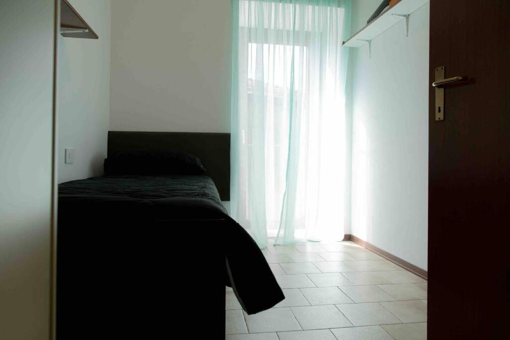Vista Lago-Appartamento Funzionale Con Vista Varese Exteriör bild