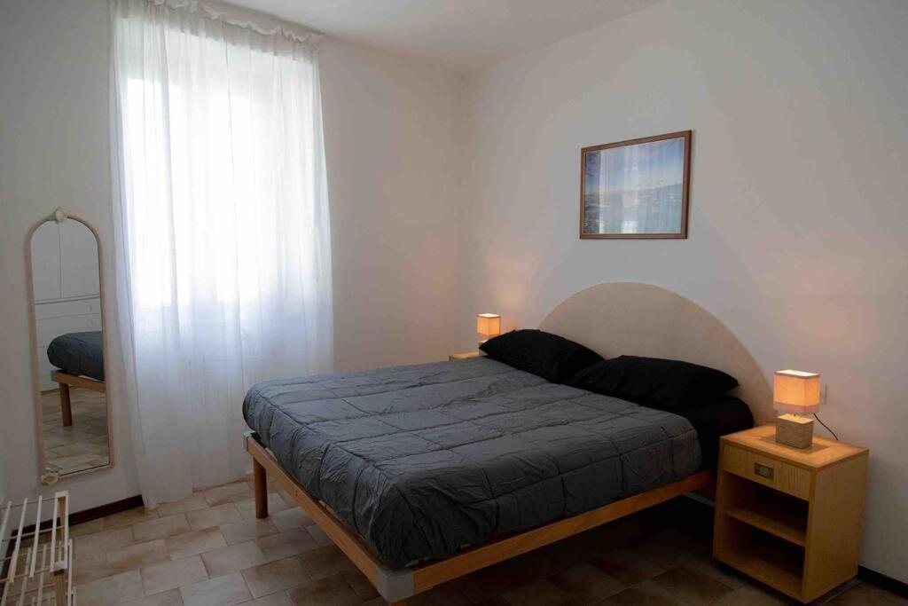 Vista Lago-Appartamento Funzionale Con Vista Varese Exteriör bild
